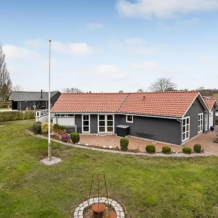 4 Bedroom Awesome In Holiday home *