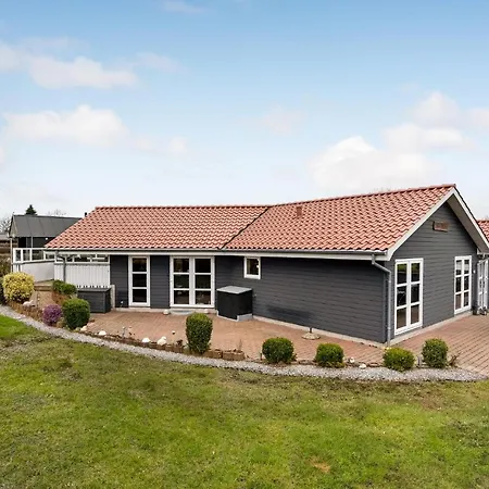 Holiday home 4 Bedroom Awesome In