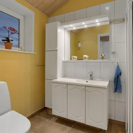 בית נופש 4 Bedroom Awesome In