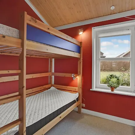 בית נופש 4 Bedroom Awesome In
