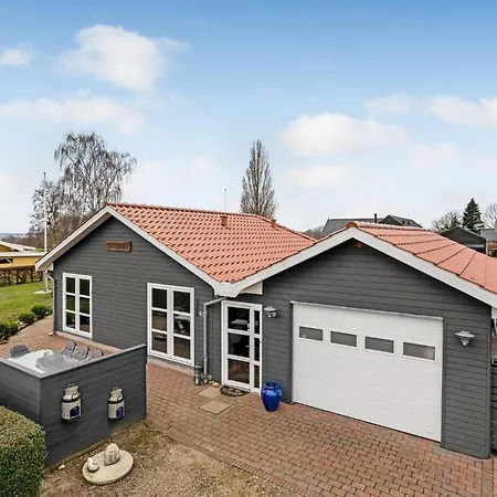 4 Bedroom Awesome In בית נופש Egernsund